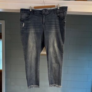 Democracy Cropped Frayed Hem Jeans